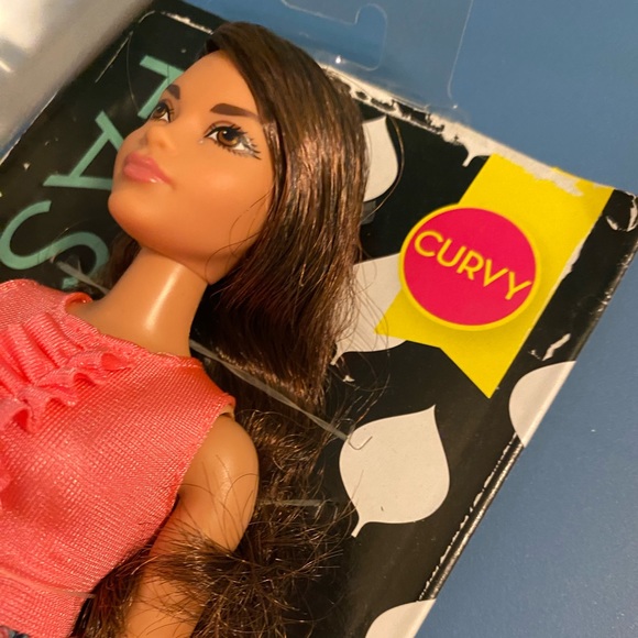 Barbie Other - Barbie Fashionistas 26 Spring into Style curvy new with damaged box